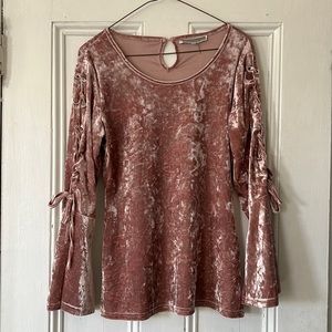 Sioni Bell/Lace Sleeve Crushed Velvet Shirt